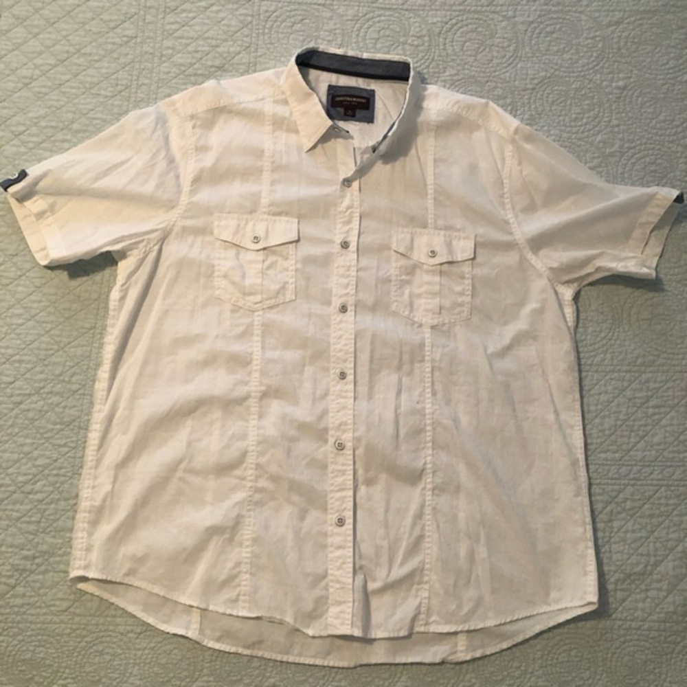 Johnston and Murphy short sleeve button down men’s shirt. Size XL.